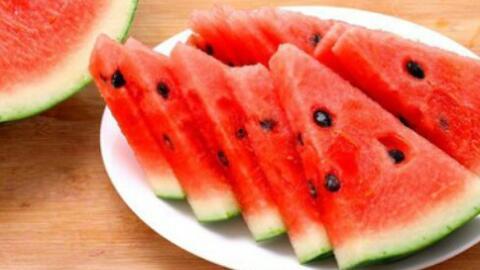 网红摆摊吃瓜视频